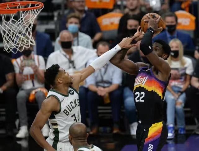  艾顿护框能力尽显太阳内线压制鹈鹕攻势